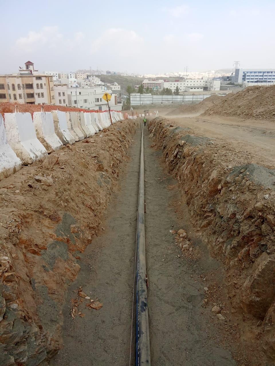 تمديد خطوط البنية التحتية داخل حي رظف